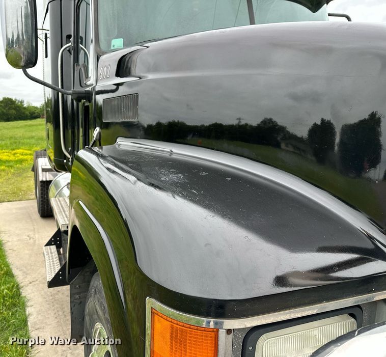 image for item DP3121 2009 Mack 600  semi truck