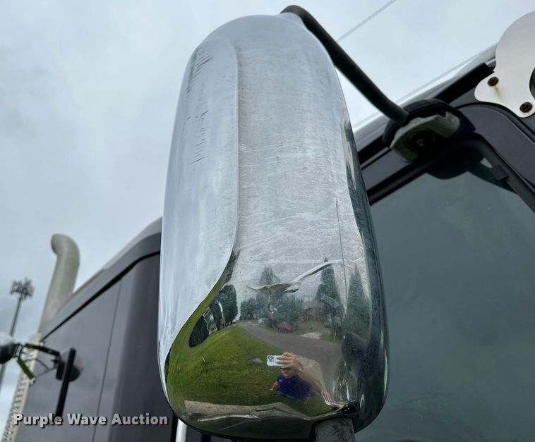 image for item DP3121 2009 Mack 600  semi truck