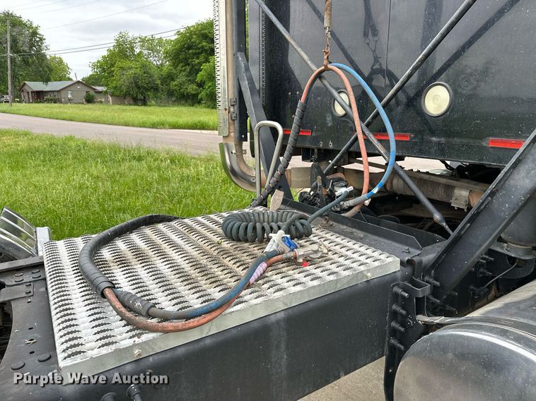 image for item DP3121 2009 Mack 600  semi truck