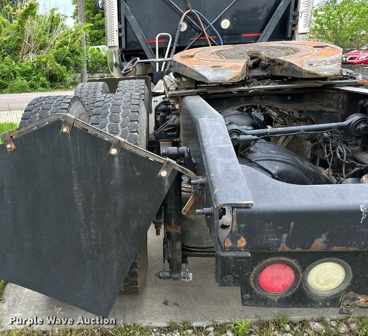 image for item DP3121 2009 Mack 600  semi truck