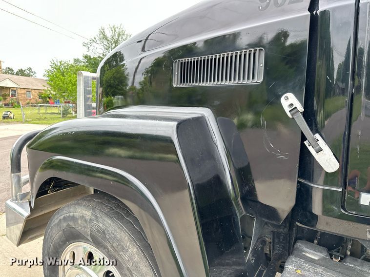 image for item DP3121 2009 Mack 600  semi truck