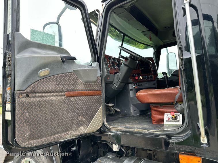 image for item DP3121 2009 Mack 600  semi truck