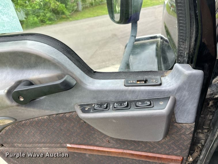 image for item DP3121 2009 Mack 600  semi truck