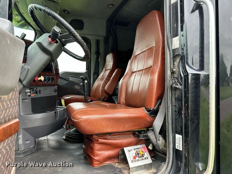 image for item DP3121 2009 Mack 600  semi truck