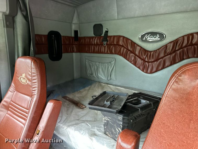 image for item DP3121 2009 Mack 600  semi truck