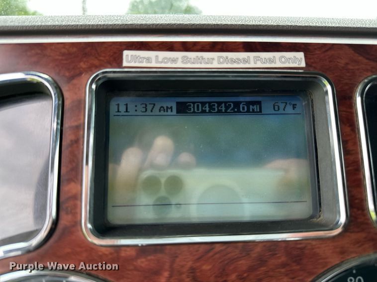 image for item DP3121 2009 Mack 600  semi truck