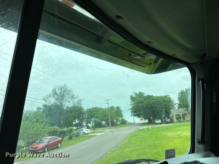 image for item DP3121 2009 Mack 600  semi truck