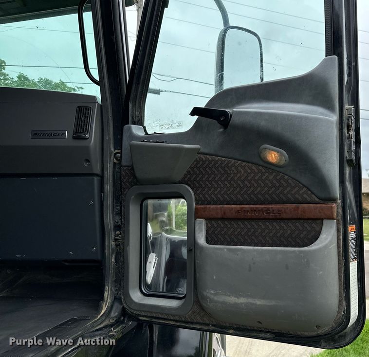 image for item DP3121 2009 Mack 600  semi truck