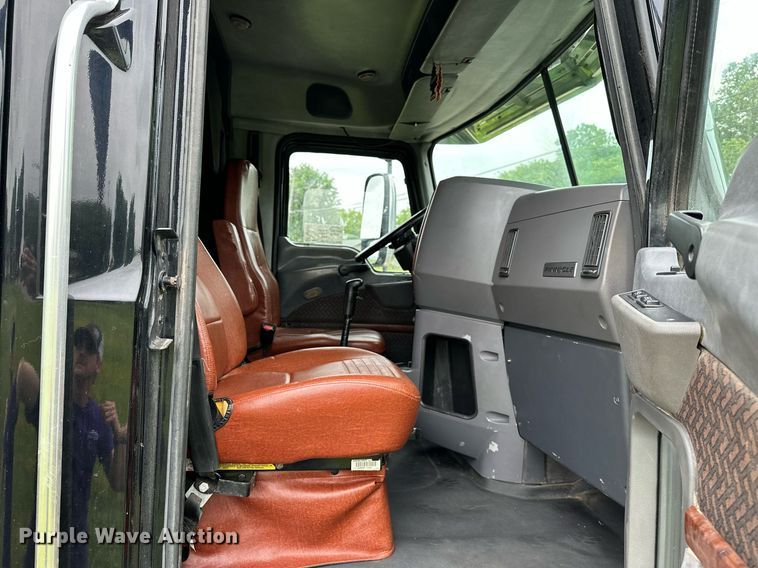 image for item DP3121 2009 Mack 600  semi truck