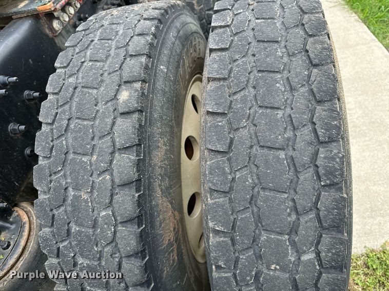 image for item DP3121 2009 Mack 600  semi truck