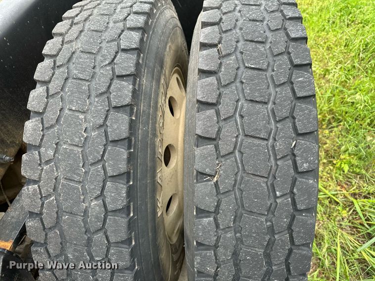 image for item DP3121 2009 Mack 600  semi truck