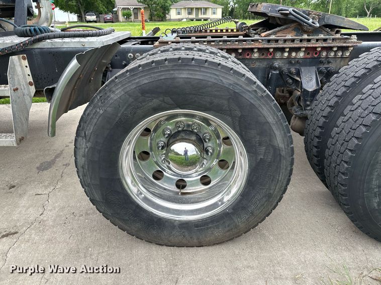 image for item DP3121 2009 Mack 600  semi truck