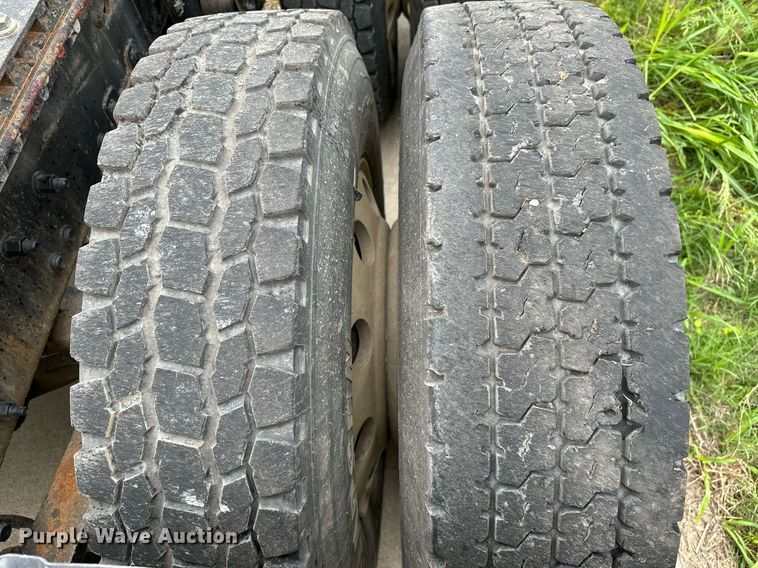 image for item DP3121 2009 Mack 600  semi truck