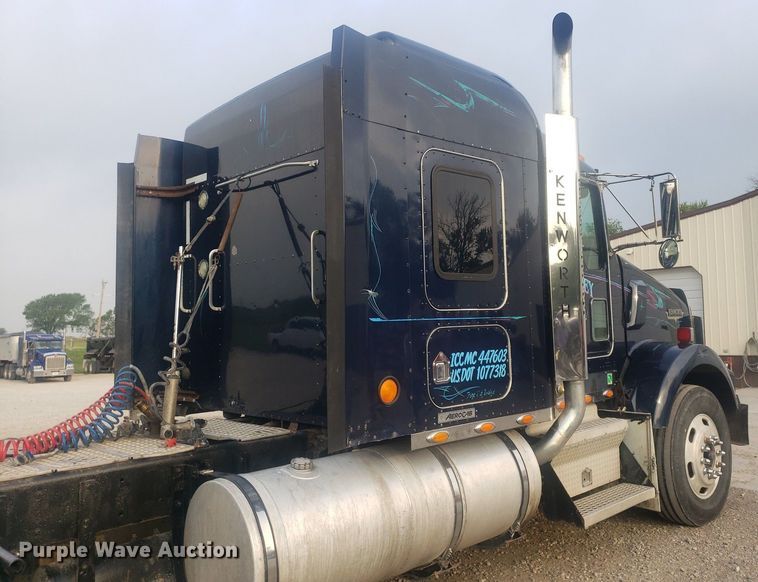 image for item DP7874 2005 Kenworth T800  semi truck