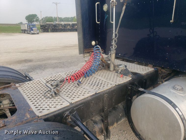 image for item DP7874 2005 Kenworth T800  semi truck