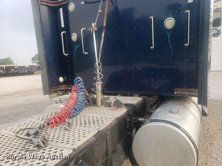 image for item DP7874 2005 Kenworth T800  semi truck