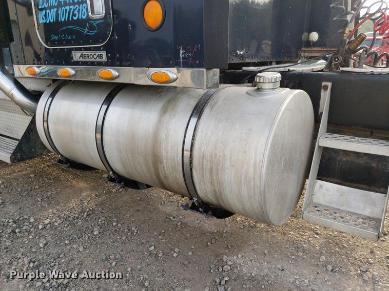 image for item DP7874 2005 Kenworth T800  semi truck