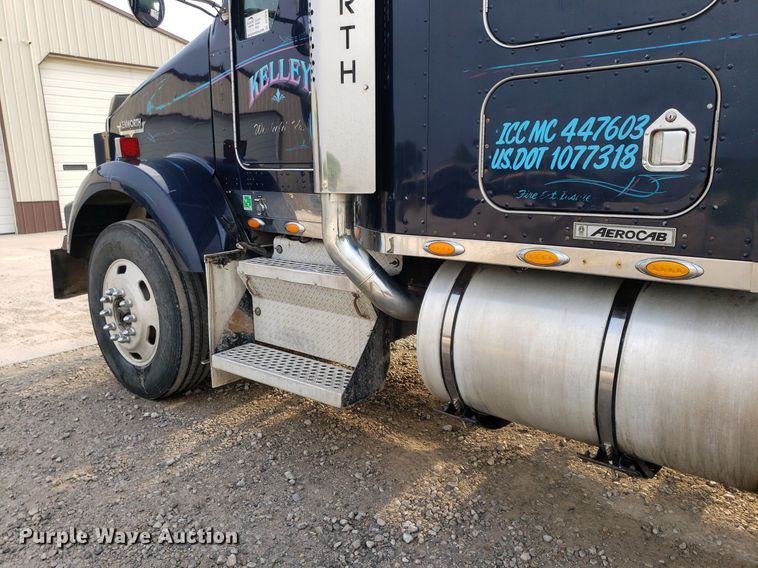 image for item DP7874 2005 Kenworth T800  semi truck