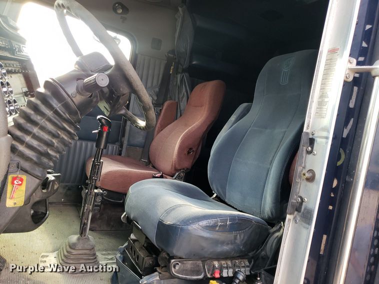 image for item DP7874 2005 Kenworth T800  semi truck