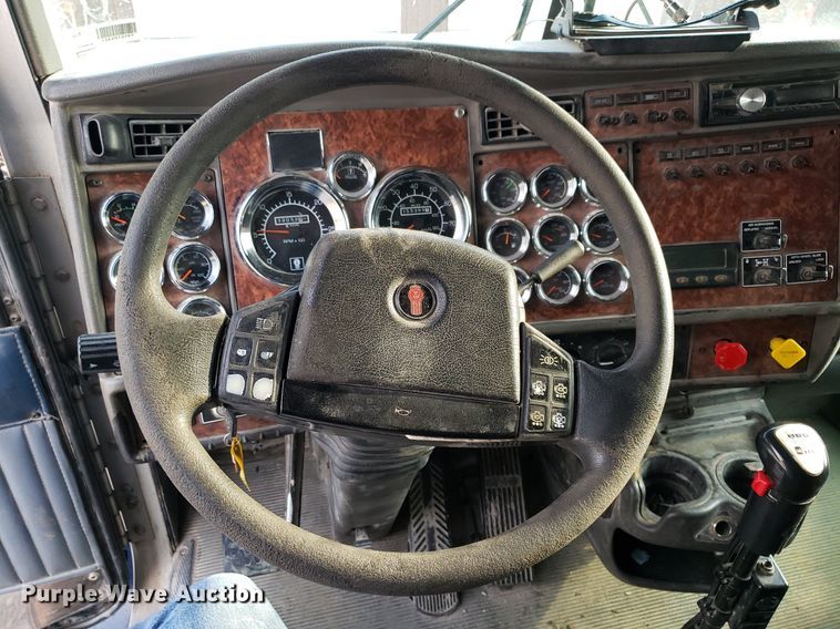 image for item DP7874 2005 Kenworth T800  semi truck