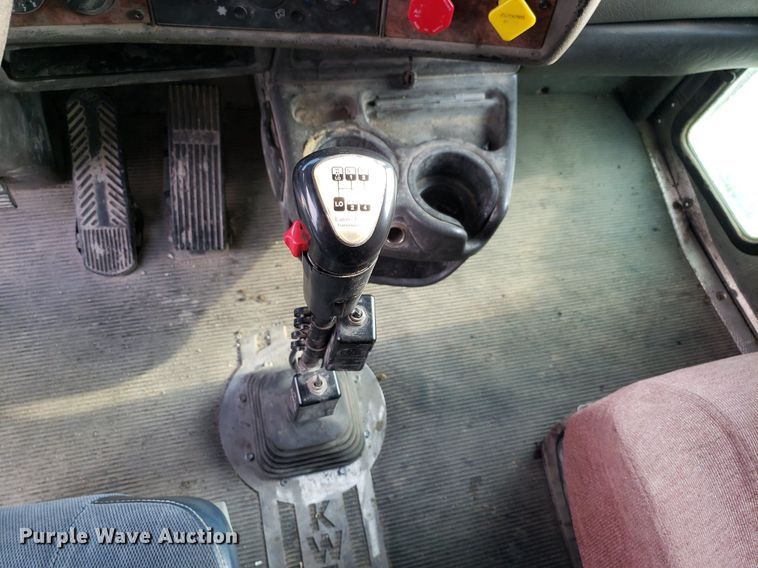 image for item DP7874 2005 Kenworth T800  semi truck