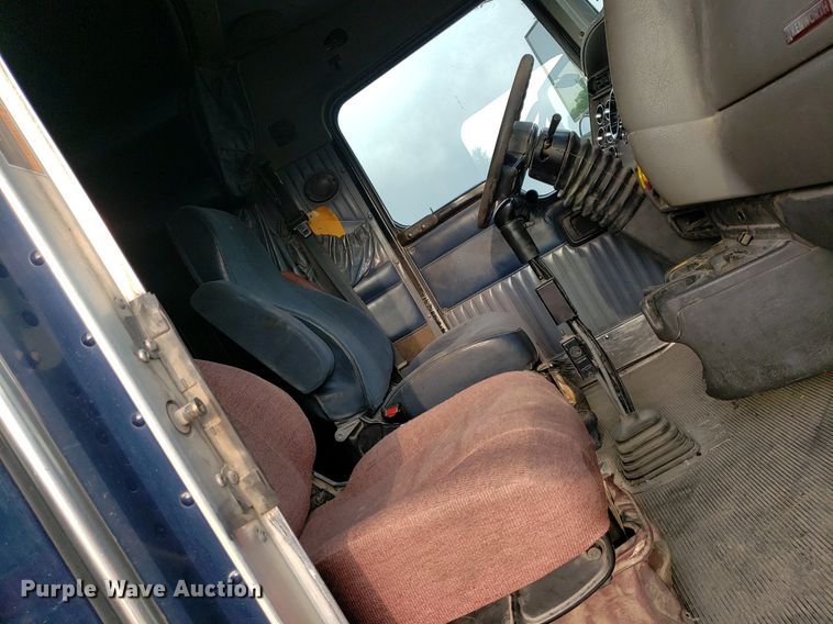 image for item DP7874 2005 Kenworth T800  semi truck