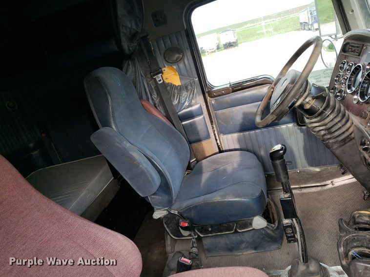 image for item DP7874 2005 Kenworth T800  semi truck