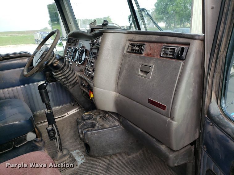 image for item DP7874 2005 Kenworth T800  semi truck