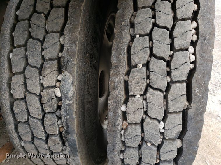 image for item DP7874 2005 Kenworth T800  semi truck