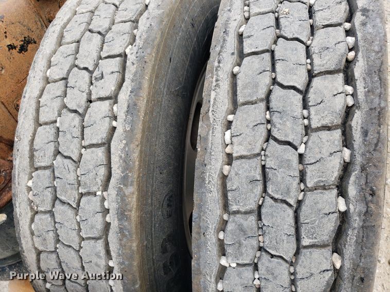 image for item DP7874 2005 Kenworth T800  semi truck