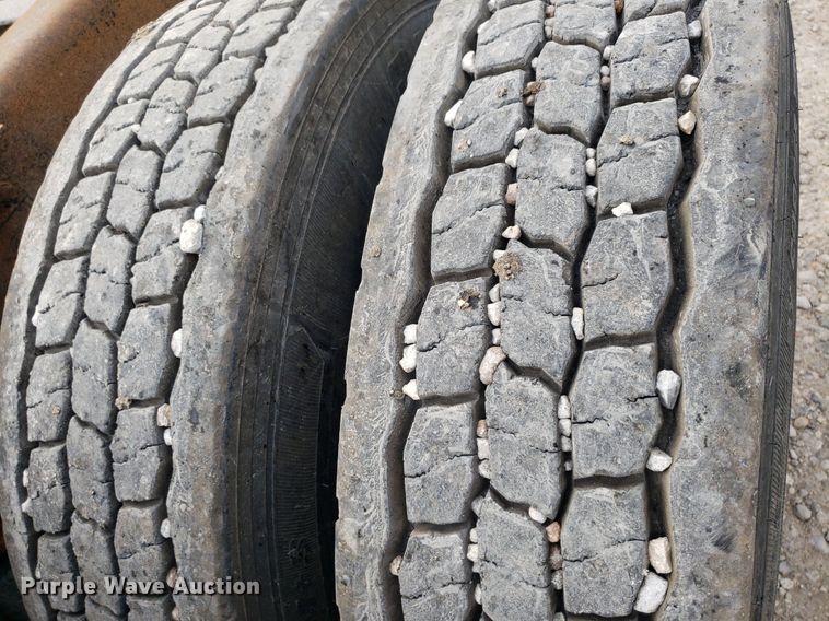 image for item DP7874 2005 Kenworth T800  semi truck