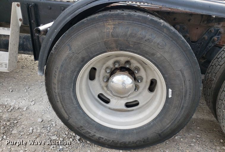 image for item DP7874 2005 Kenworth T800  semi truck