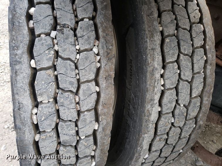 image for item DP7874 2005 Kenworth T800  semi truck