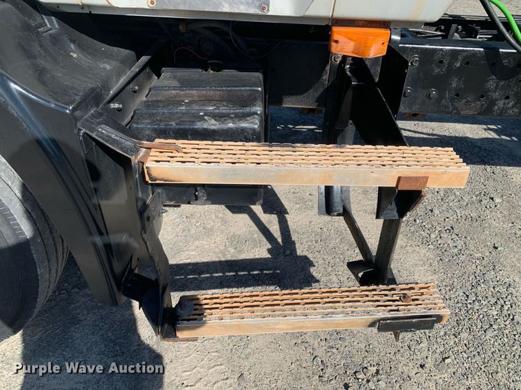 image for item DP8642 2000 Mack CH613  semi truck