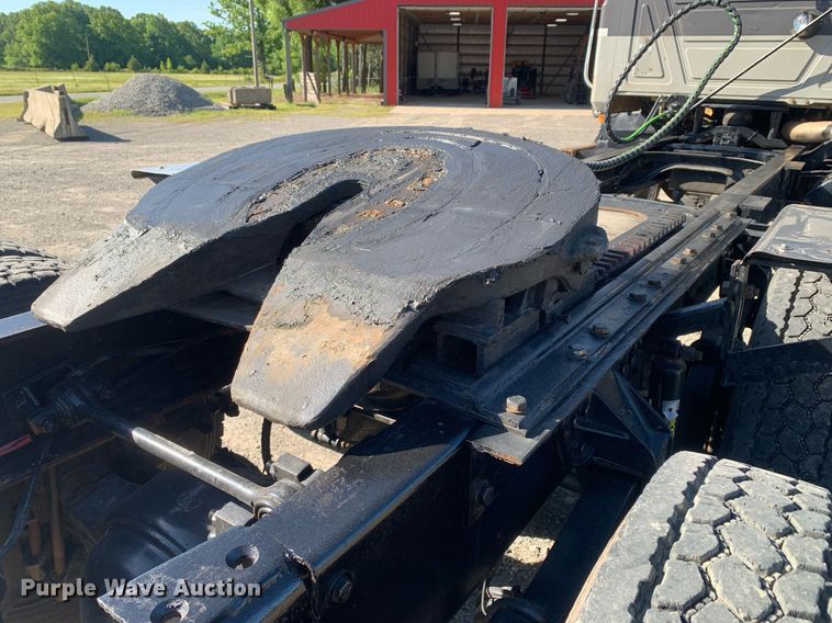 image for item DP8642 2000 Mack CH613  semi truck