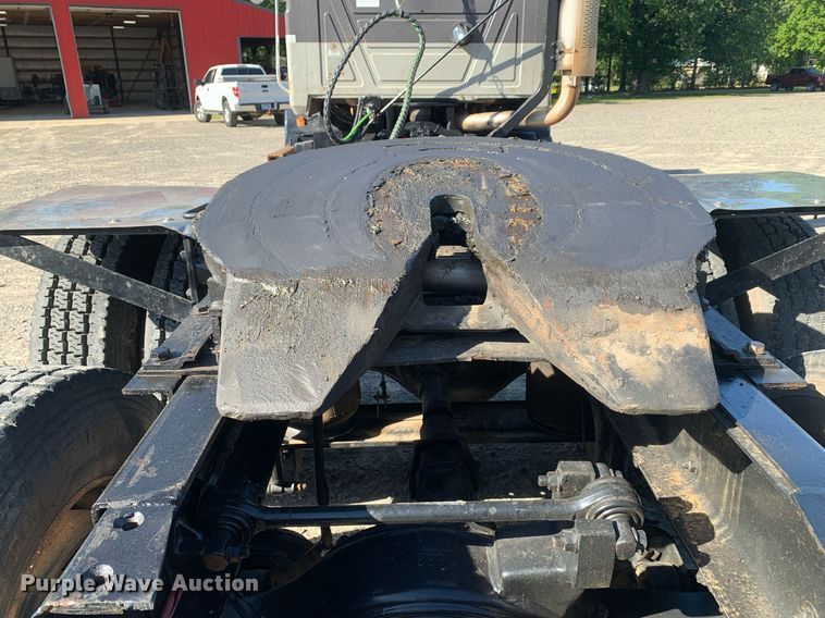 image for item DP8642 2000 Mack CH613  semi truck