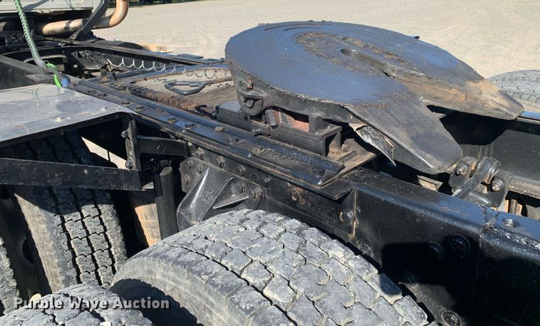 image for item DP8642 2000 Mack CH613  semi truck