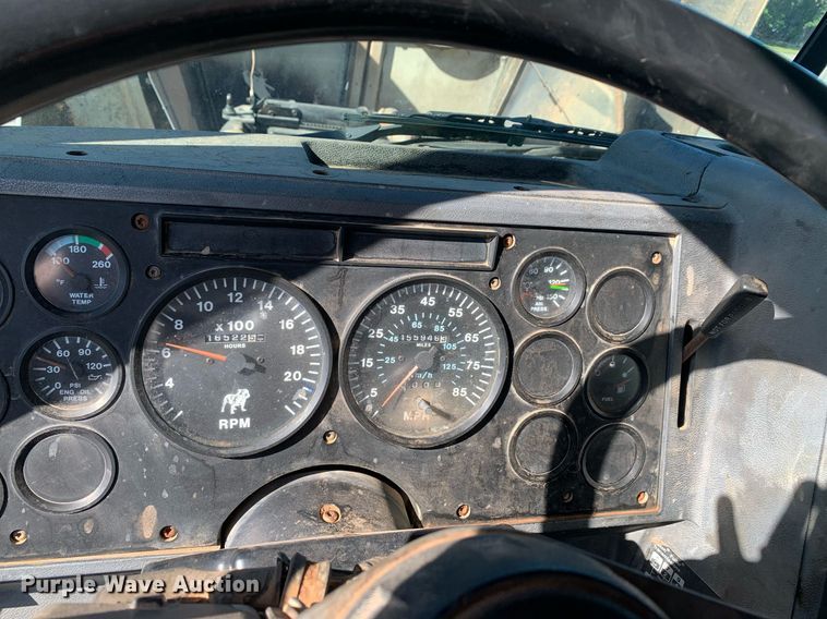 image for item DP8642 2000 Mack CH613  semi truck