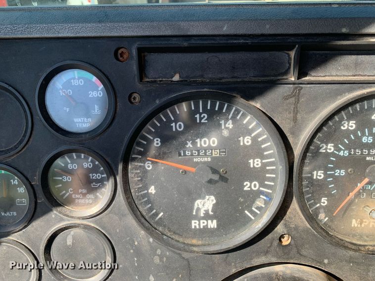 image for item DP8642 2000 Mack CH613  semi truck