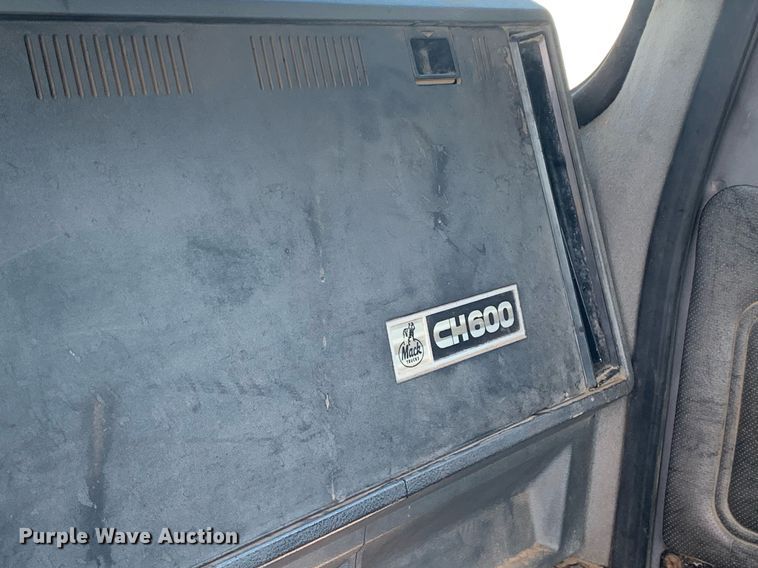 image for item DP8642 2000 Mack CH613  semi truck