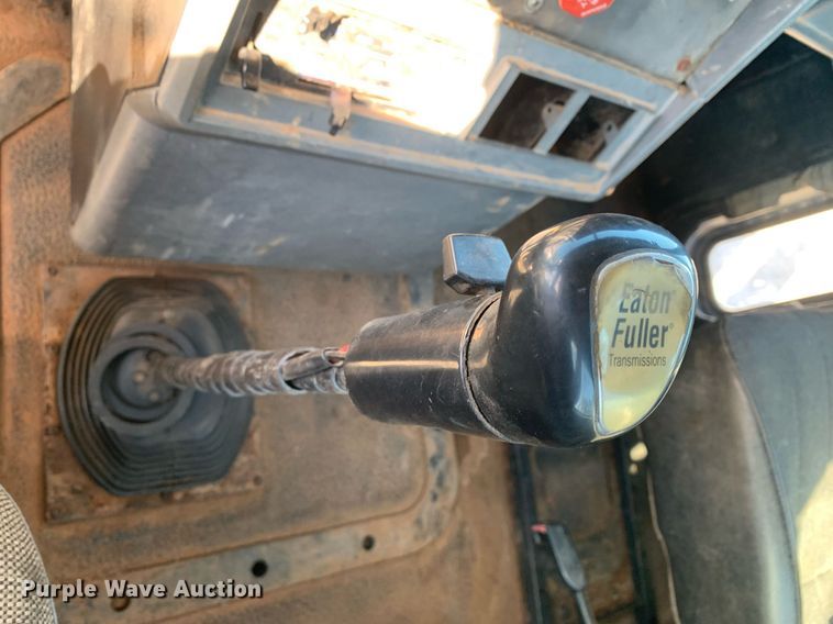 image for item DP8642 2000 Mack CH613  semi truck