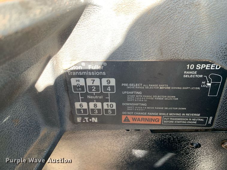 image for item DP8642 2000 Mack CH613  semi truck