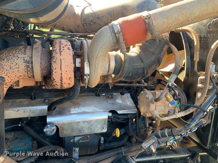 image for item DP8642 2000 Mack CH613  semi truck