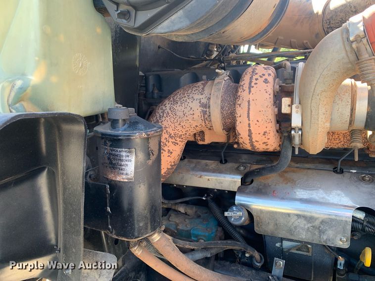 image for item DP8642 2000 Mack CH613  semi truck