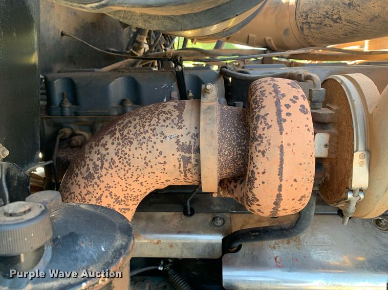 image for item DP8642 2000 Mack CH613  semi truck