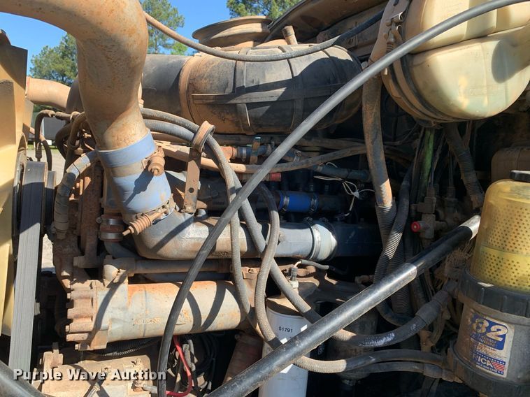 image for item DP8642 2000 Mack CH613  semi truck