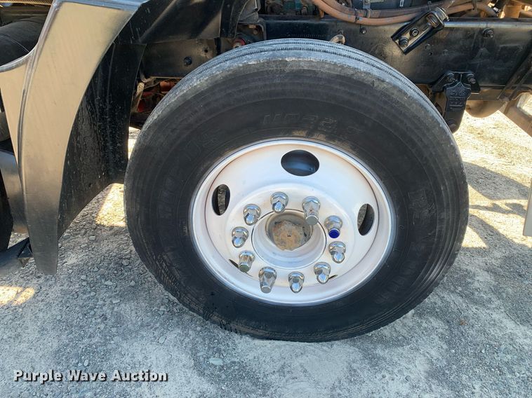 image for item DP8642 2000 Mack CH613  semi truck