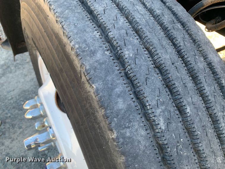 image for item DP8642 2000 Mack CH613  semi truck