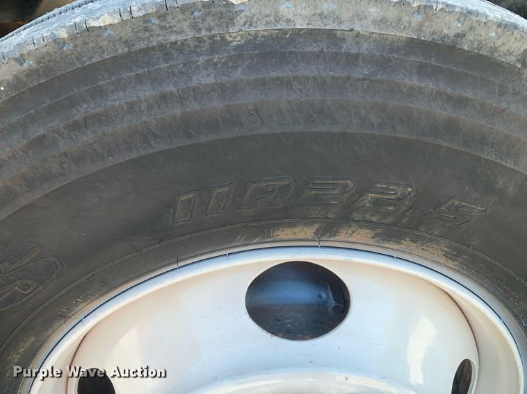 image for item DP8642 2000 Mack CH613  semi truck