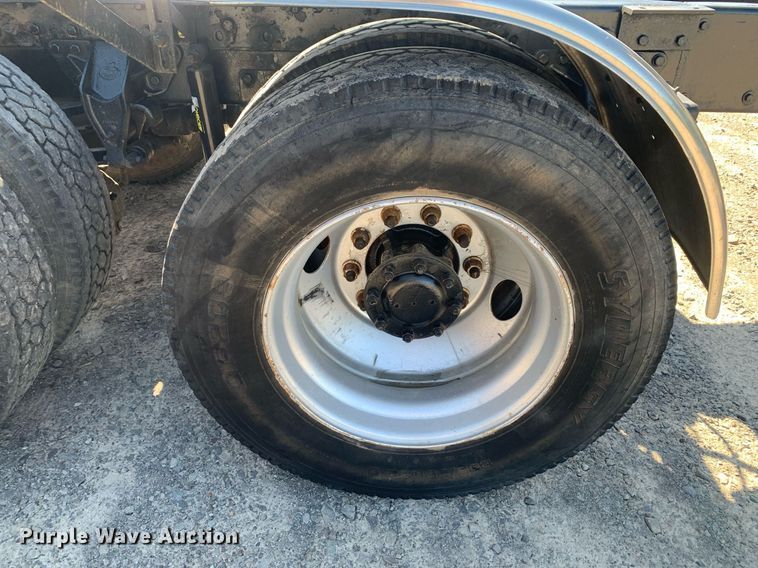 image for item DP8642 2000 Mack CH613  semi truck